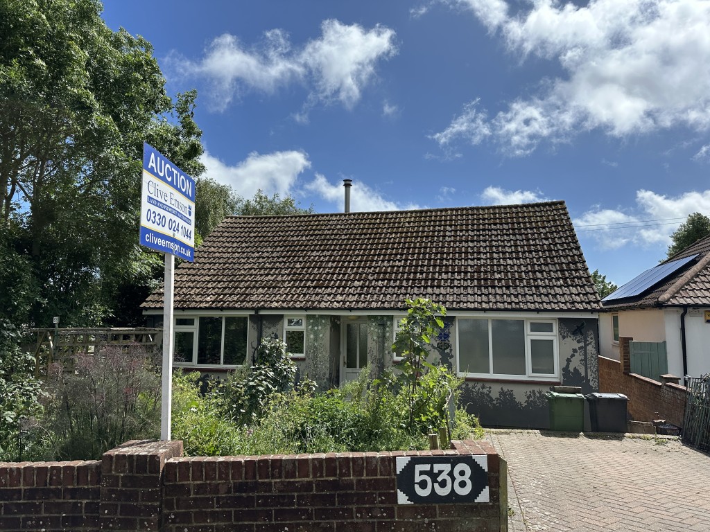 Lot: 125 - THREE-BEDROOM DETACHED HOUSE WITH POTENTIAL - Front External of detached property